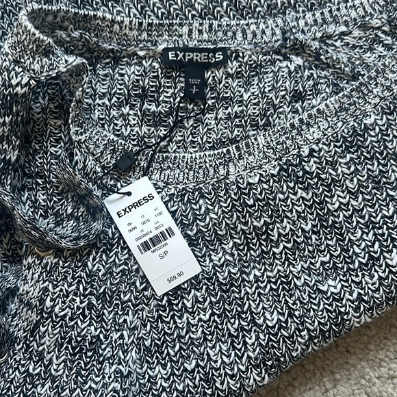 New EXPRESS Sweater Size Small 🖤🤍 - Picture 6 of 7
